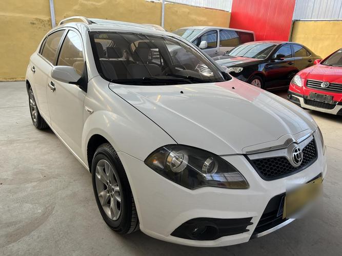 华晨中华骏捷2010款二手 2010中华骏捷两厢现在多少钱二手