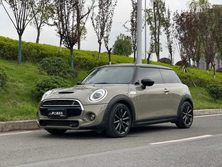 宝马mini墨绿色价格(宝马mini2020款墨绿色)