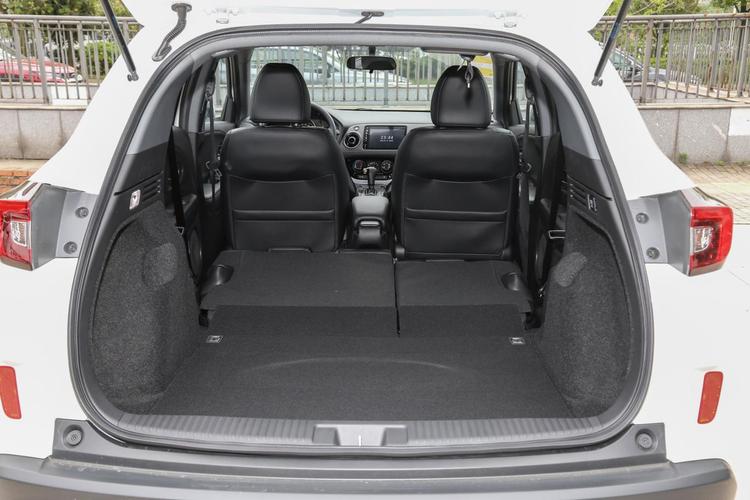 新锋范后排座椅怎么放倒(2014款本田锋范后排座椅怎么抬起来)