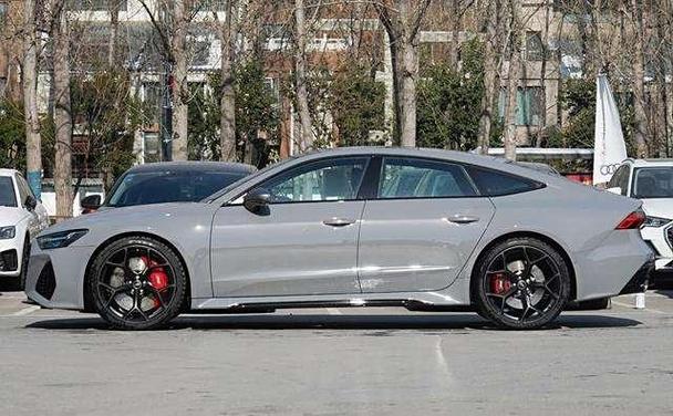 奔驰rs7(奥迪rs7落地价要多少钱)