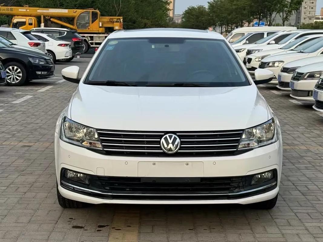 大众朗逸2018款报价及图片配置(大众朗逸2018款报价及图片配置参数)